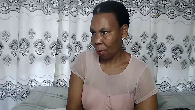 Snapshot of SuperNova40 chatting on February 6, 6:29 am SuperNova40 online show from February 6, 6:29 am