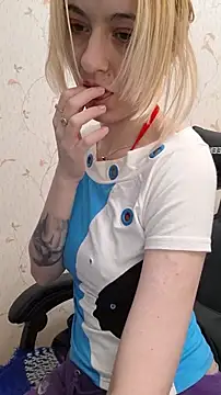 YogisticJuli666 online show from January 14, 8:31 am