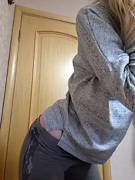 YogisticJuli666 online show from January 29, 6:33 am