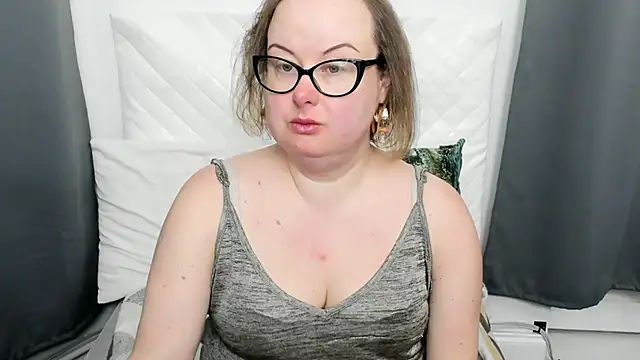 dirtyBonnie online show from March 16, 4:40 am