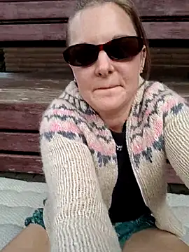 Snapshot of SwedishJennifer chatting on May 4, 12:34 pm SwedishJennifer online show from May 4, 12:34 pm