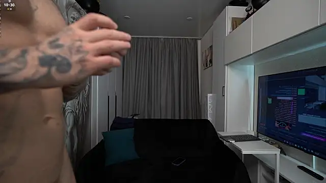 NickHOWLEN online show from April 16, 11:33 am