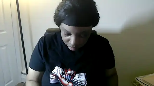 Snapshot of Sexymona1218 chatting on May 22, 8:53 am Sexymona1218 online show from May 22, 8:53 am