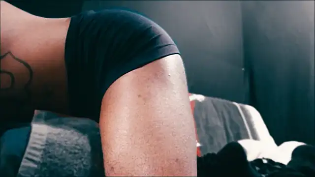 iBreakHeartz online show from December 6, 5:33 pm