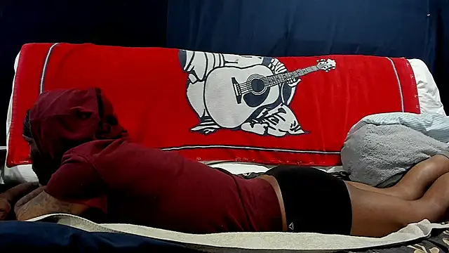 iBreakHeartz online show from December 9, 4:05 pm