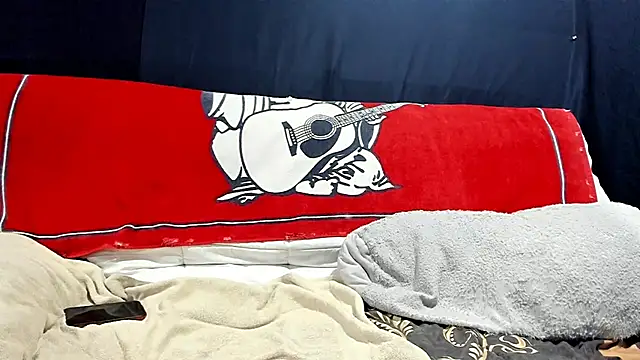 iBreakHeartz online show from December 10, 1:00 am