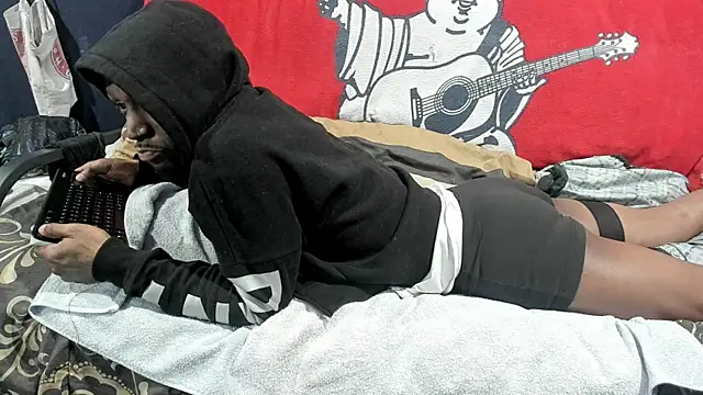 iBreakHeartz online show from December 26, 2:27 pm