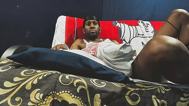 iBreakHeartz online show from December 28, 12:47 am