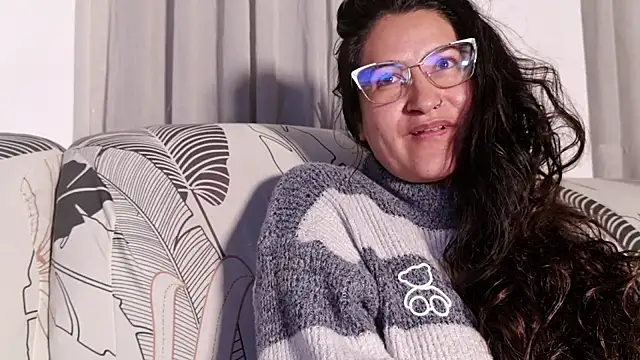 DeesseLuxure online show from March 27, 6:30 am