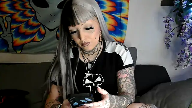 RoxxyInk online show from January 13, 8:05 am