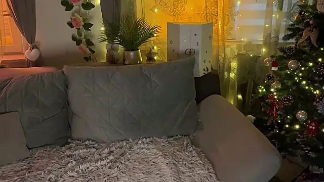 Snapshot of Monageil chatting on December 17, 3:40 pm Monageil online show from December 17, 3:40 pm