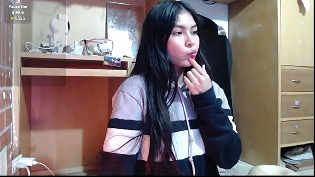 evolet01 online show from April 18, 2:04 am