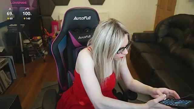 Snapshot of KelseyCobalt chatting on December 2, 9:17 pm KelseyCobalt online show from December 2, 9:17 pm