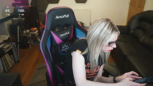 Snapshot of KelseyCobalt chatting on December 3, 8:28 pm KelseyCobalt online show from December 3, 8:28 pm