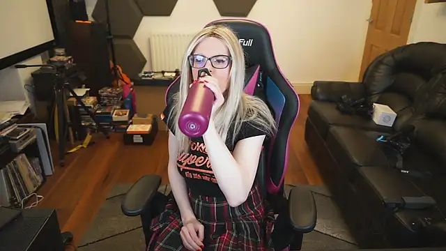 Snapshot of KelseyCobalt chatting on December 12, 9:48 pm KelseyCobalt online show from December 12, 9:48 pm