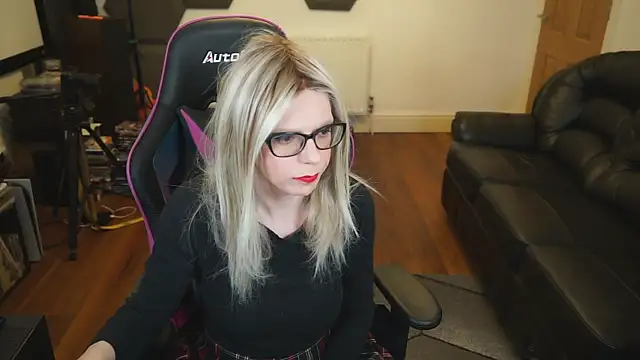 Snapshot of KelseyCobalt chatting on December 14, 10:28 pm KelseyCobalt online show from December 14, 10:28 pm