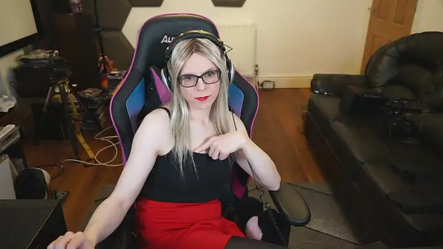 Snapshot of KelseyCobalt chatting on January 6, 10:37 pm KelseyCobalt online show from January 6, 10:37 pm