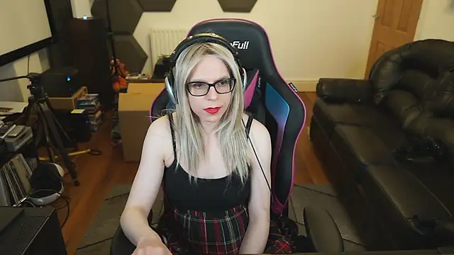 Snapshot of KelseyCobalt chatting on February 2, 1:12 am KelseyCobalt online show from February 2, 1:12 am