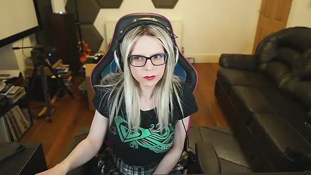 Snapshot of KelseyCobalt chatting on February 6, 1:27 am KelseyCobalt online show from February 6, 1:27 am