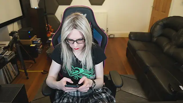 Snapshot of KelseyCobalt chatting on February 6, 10:10 pm KelseyCobalt online show from February 6, 10:10 pm