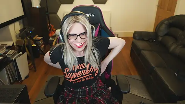 Snapshot of KelseyCobalt chatting on February 20, 12:30 am KelseyCobalt online show from February 20, 12:30 am