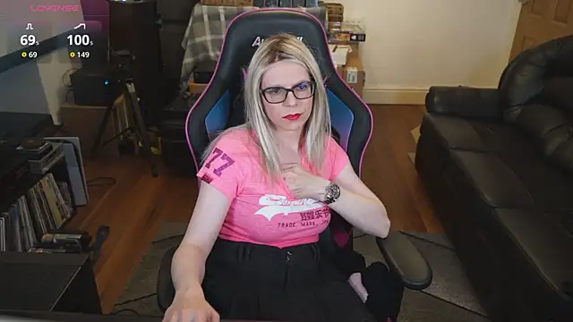 Snapshot of KelseyCobalt chatting on October 17, 6:21 pm KelseyCobalt online show from October 17, 6:21 pm