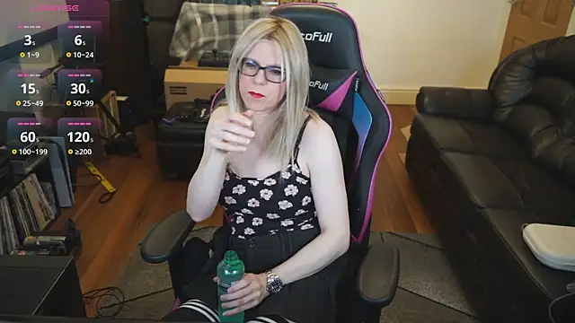 Snapshot of KelseyCobalt chatting on November 4, 10:09 pm KelseyCobalt online show from November 4, 10:09 pm