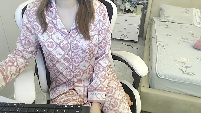 Snapshot of Hanako_love chatting on March 1, 3:32 am Hanako love online show from March 1, 3:32 am