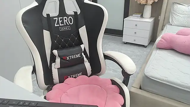 Snapshot of Hanako_love chatting on November 9, 3:54 pm Hanako love online show from November 9, 3:54 pm