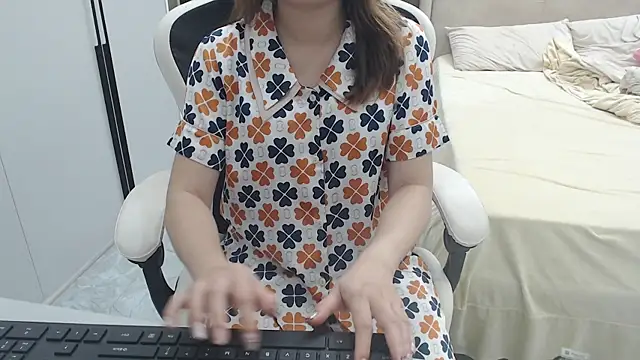 Snapshot of Hanako_love chatting on December 2, 3:40 pm Hanako love online show from December 2, 3:40 pm