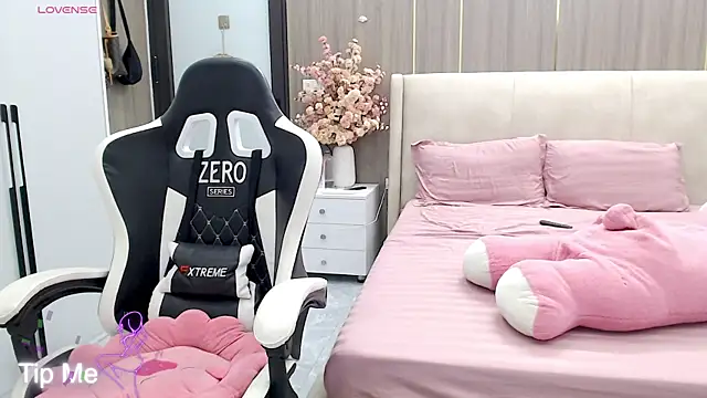 Snapshot of Hanako_love chatting on June 26, 12:26 am Hanako love online show from June 26, 12:26 am