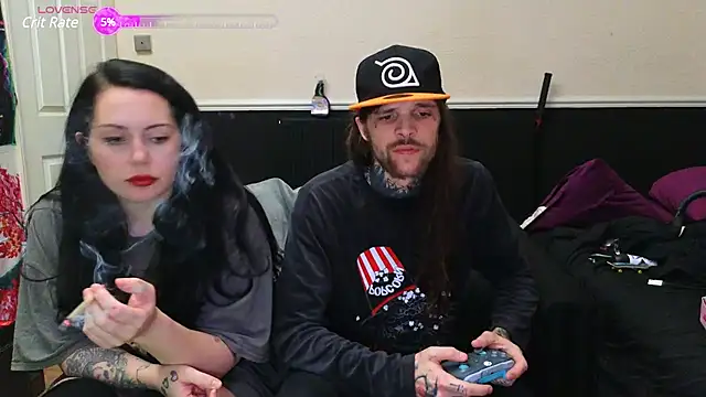 Snapshot of AltustThomas chatting on December 5, 12:08 am AltustThomas online show from December 5, 12:08 am