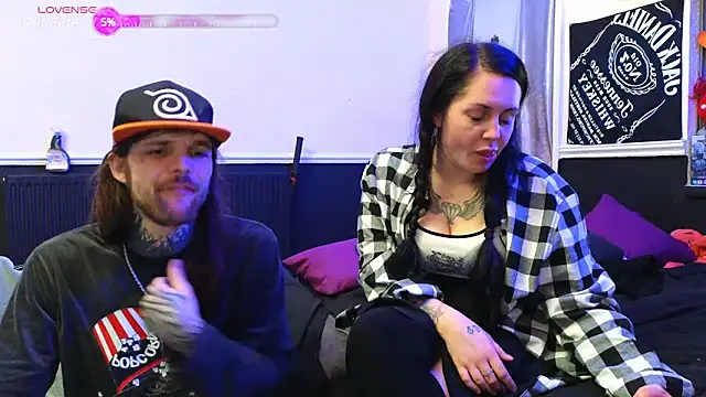 Snapshot of AltustThomas chatting on December 6, 12:12 am AltustThomas online show from December 6, 12:12 am