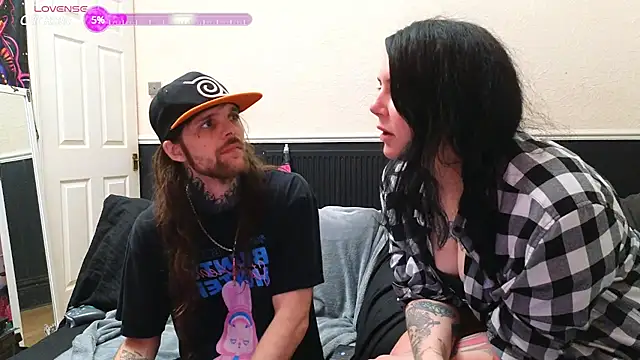 Snapshot of AltustThomas chatting on December 9, 12:12 am AltustThomas online show from December 9, 12:12 am