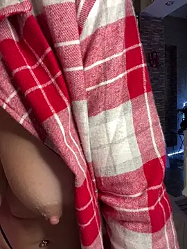 Snapshot of Hotnessi chatting on February 9, 3:01 pm Hotnessi online show from February 9, 3:01 pm