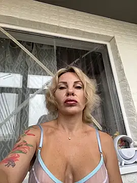 Snapshot of Hotnessi chatting on October 12, 9:08 am Hotnessi online show from October 12, 9:08 am