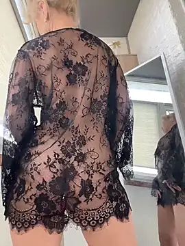 Snapshot of Hotnessi chatting on October 29, 8:38 am Hotnessi online show from October 29, 8:38 am