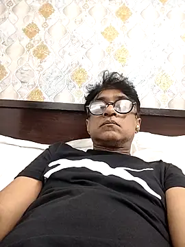 iamkahn 44 online show from April 8, 7:03 pm