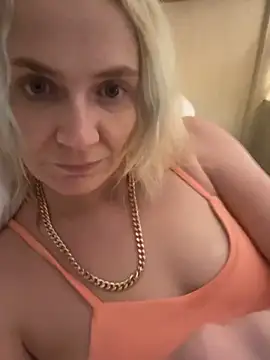 Snapshot of SugarTits199869 chatting on October 10, 5:06 am SugarTits199869 online show from October 10, 5:06 am