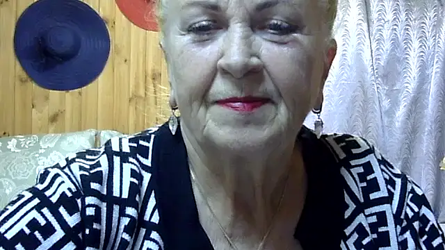 Emma52610 online show from October 13, 5:24 pm