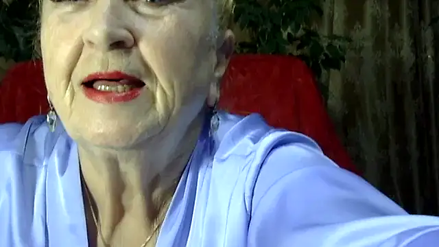 Emma52610 online show from November 4, 12:15 pm