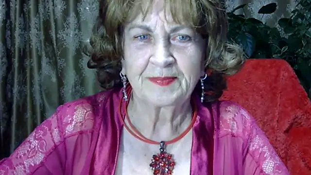 Emma52610 online show from April 8, 5:13 pm