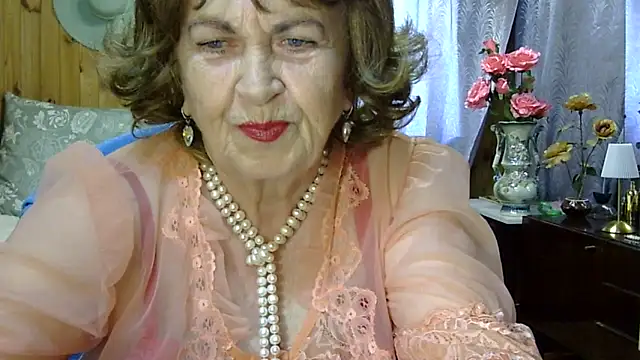 Snapshot of Emma52610 chatting on July 1, 6:04 am Emma52610 online show from July 1, 6:04 am