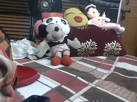 Snapshot of prettyindiandoll chatting on December 25, 6:31 am prettyindiandoll online show from December 25, 6:31 am