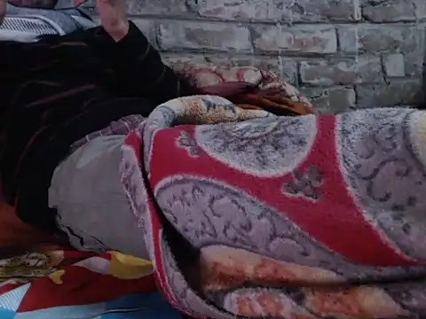 Snapshot of ThethunderPo chatting on January 7, 6:27 am ThethunderPo online show from January 7, 6:27 am