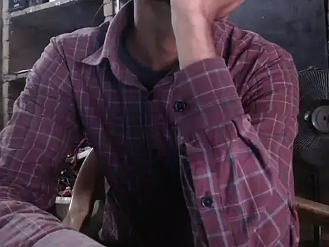 Snapshot of ThethunderPo chatting on February 21, 9:24 am ThethunderPo online show from February 21, 9:24 am