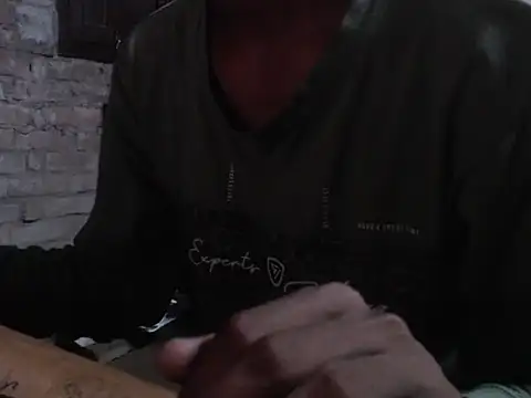 Snapshot of ThethunderPo chatting on September 14, 1:32 pm ThethunderPo online show from September 14, 1:32 pm