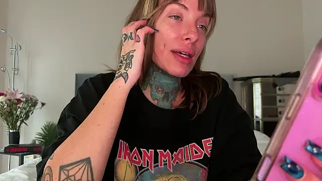 airgeadx online show from February 24, 7:12 pm