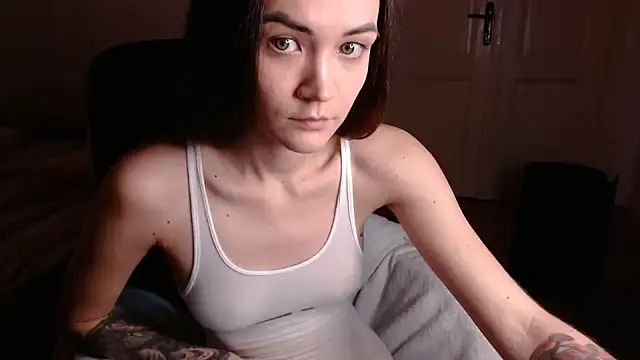 Snapshot of EvelynGG chatting on December 18, 4:20 am EvelynGG online show from December 18, 4:20 am