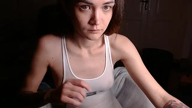 Snapshot of EvelynGG chatting on December 19, 1:40 pm EvelynGG online show from December 19, 1:40 pm